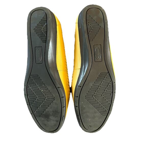 Dr. Scholl’s Women’s 11M Yellow Leather Kiltie Tasseled Slip On Loafer - Picture 2 of 8